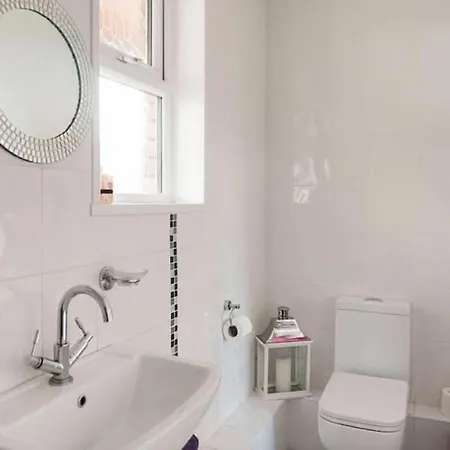 Oakville Entire House Bray