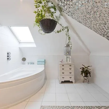 Oakville Entire House Tatil Evi *