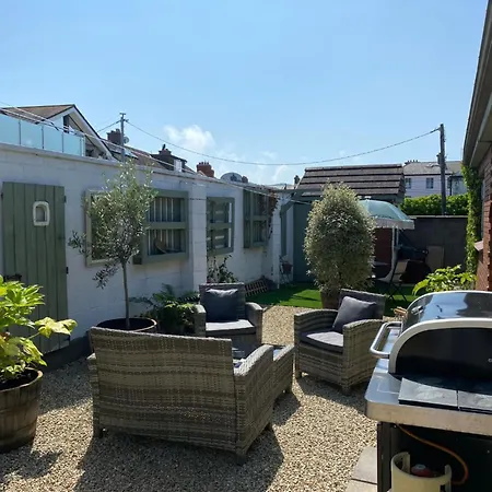 Oakville Entire House Bray