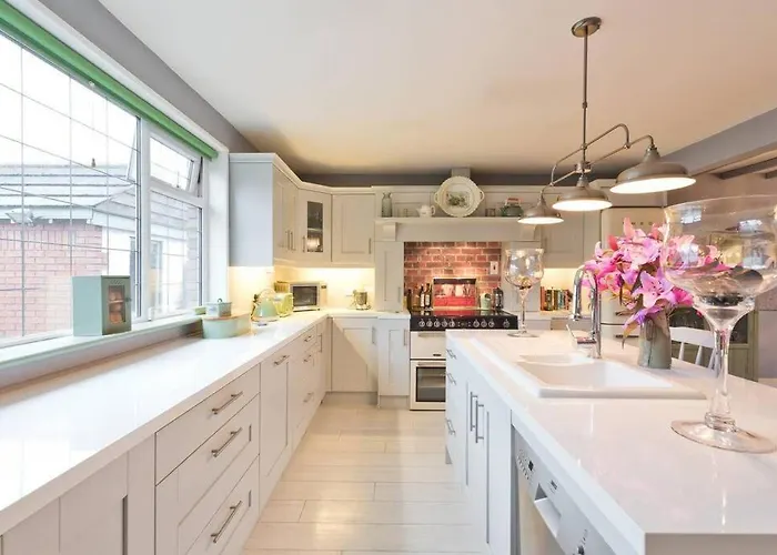 Oakville Entire House بيت للعطل